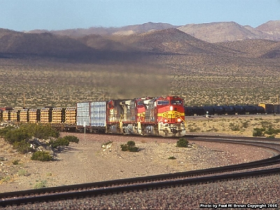 BNSF 717 at Ash Hill 23 April 2006 - 1st View.jpg